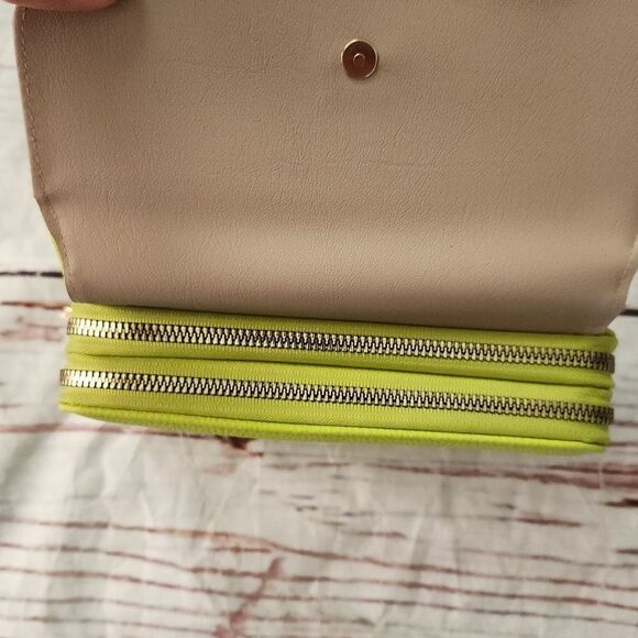 Halston Lime Green Double Zip Leather Wallet NWOT - Picture 3 of 6